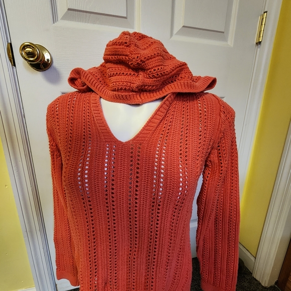 Ladies size medium loose knit sweater, hooded - Picture 4 of 7